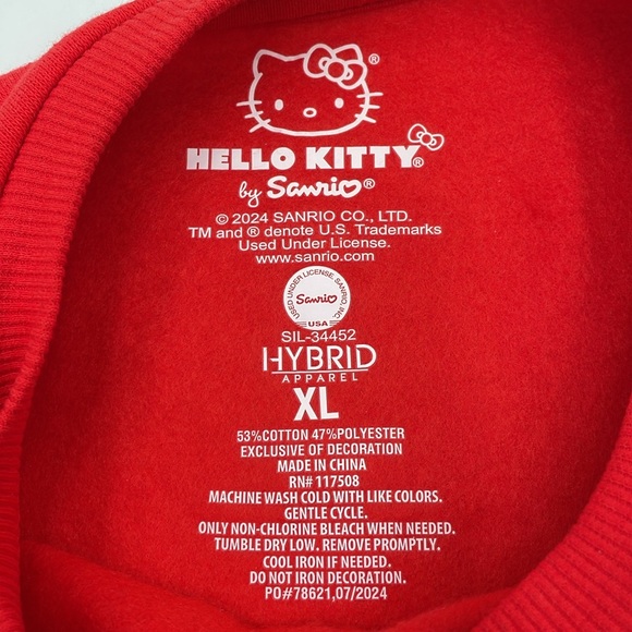 Hello Kitty Red Graphic‎ Christmas Merry & Bright Tree Sweatshirt Crewneck - Picture 13 of 17